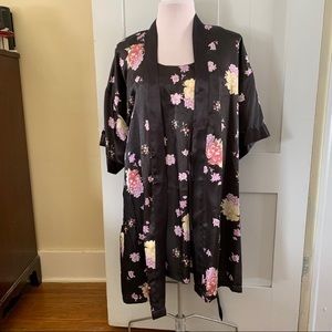 VANITY FAIR 2 PIECE SET NWOT CHEMISE & MATCHING WR…